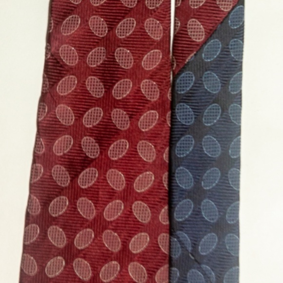 TOMMY HILFIGER 100% SILK RED & BLUE Men's Tie - Picture 2 of 7